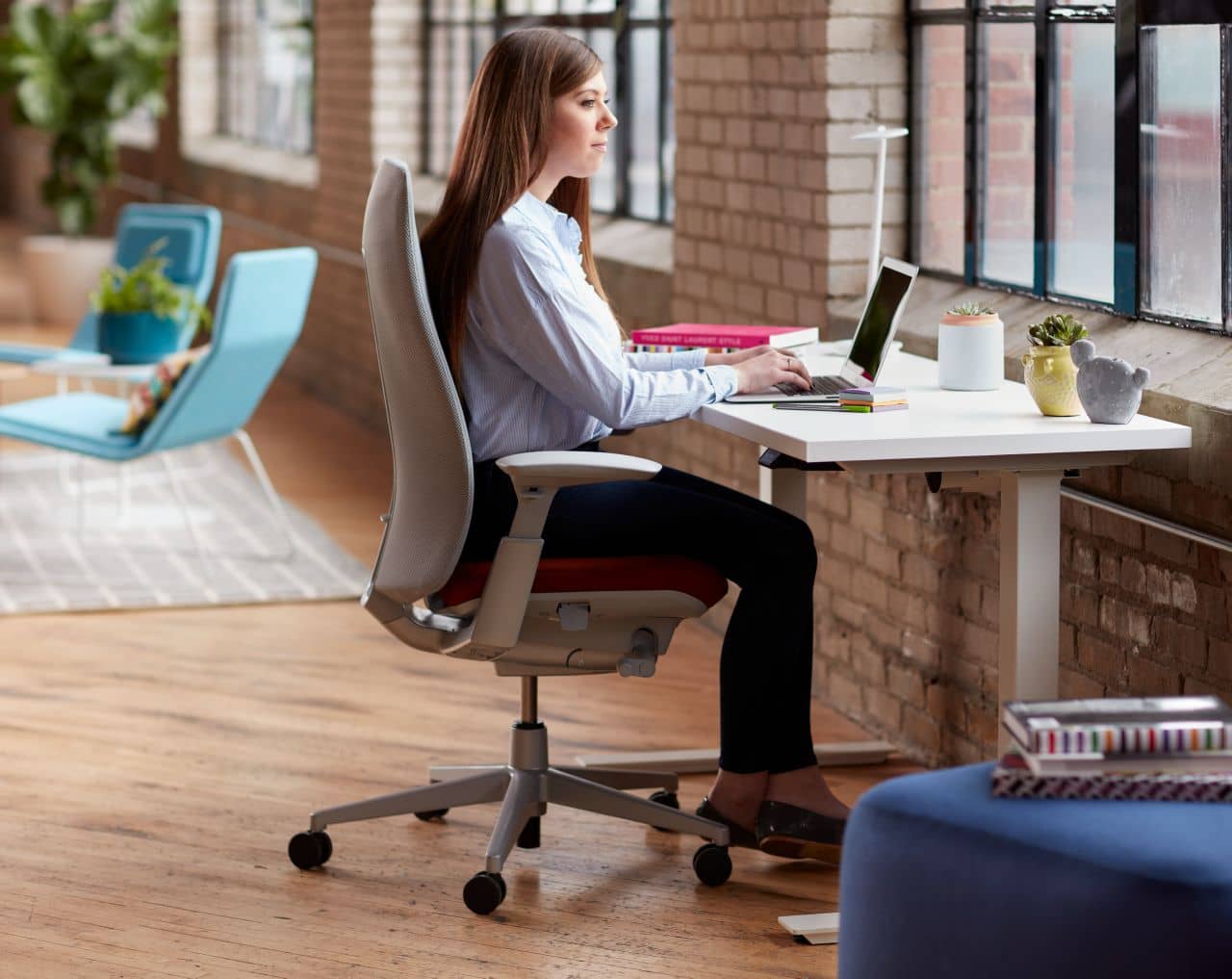 http://www.officeinteriors.ca/wp-content/uploads/2019/09/Haworth-Fern-Chair-min.jpg